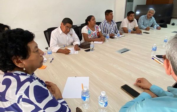 Autoridades de Salud se reúnen con concejo comunitario de Costa Chica