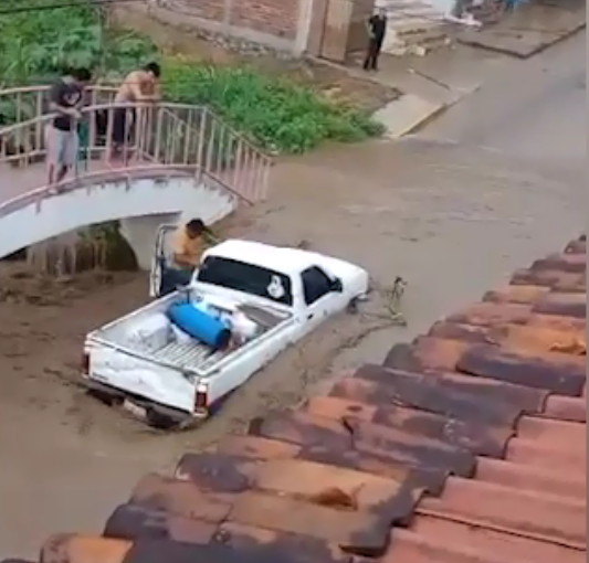 Lluvias en Atoyac causan cuatro personas arrastradas por crecida de arroyos