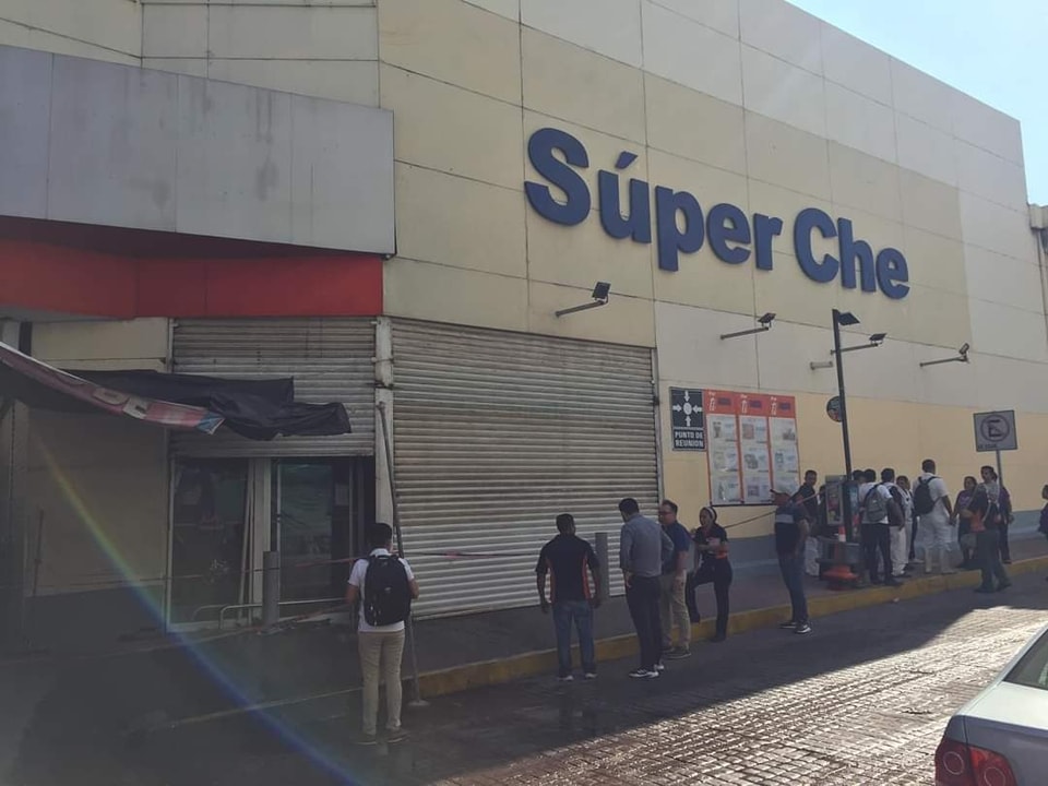 Incendio afecta bodega de Súper Che y un local en la colonia Centro de Acapulco