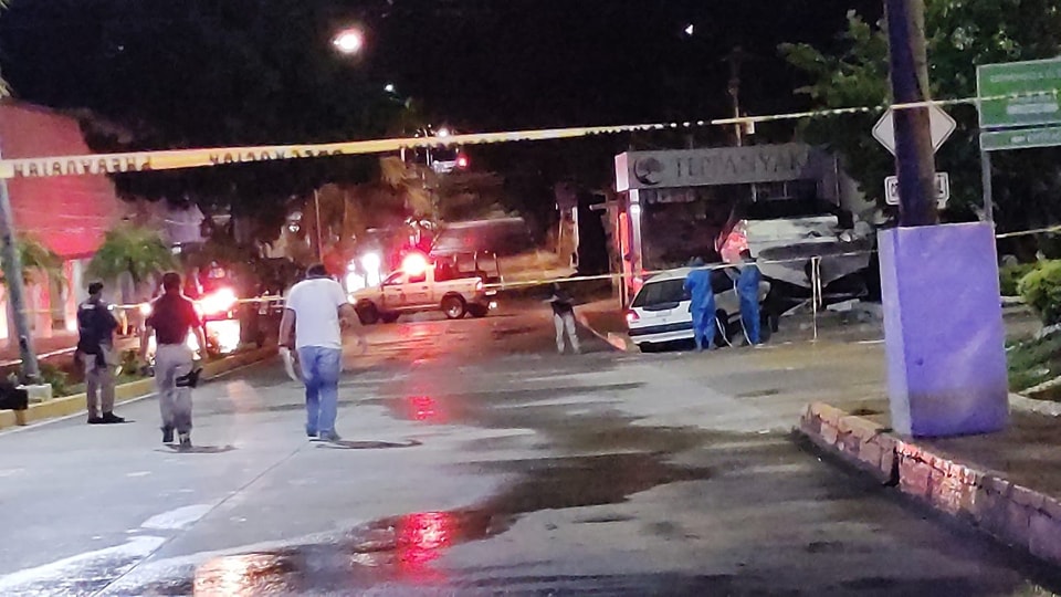 Atacan a dos hombres en la avenida Costera, en el fraccionamiento Las Playas, en Acapulco