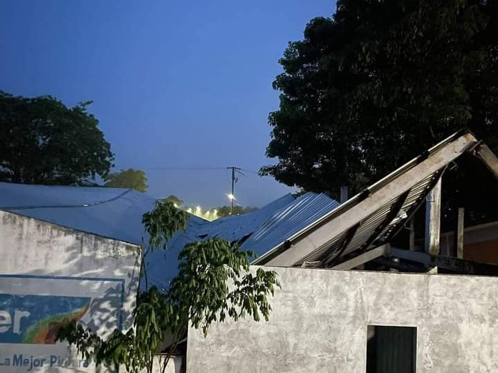 San Jerónimo de Juárez: Techo de unidad deportiva colapsa por vientos y lluvia