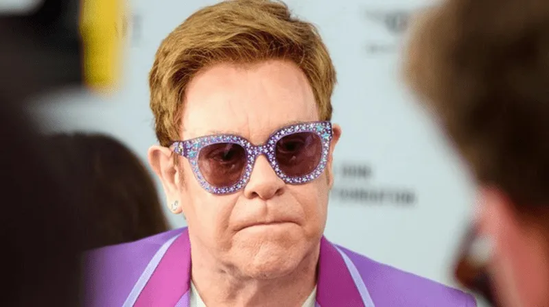 Elton John sufre accidente doméstico en Francia, ya se encuentra en casa