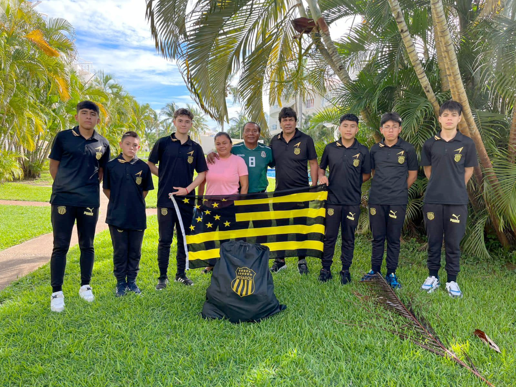 Escuela de Futbol Infantil de Atoyac de Álvarez se une al Club Atlético Peñarol en una alianza prometedora