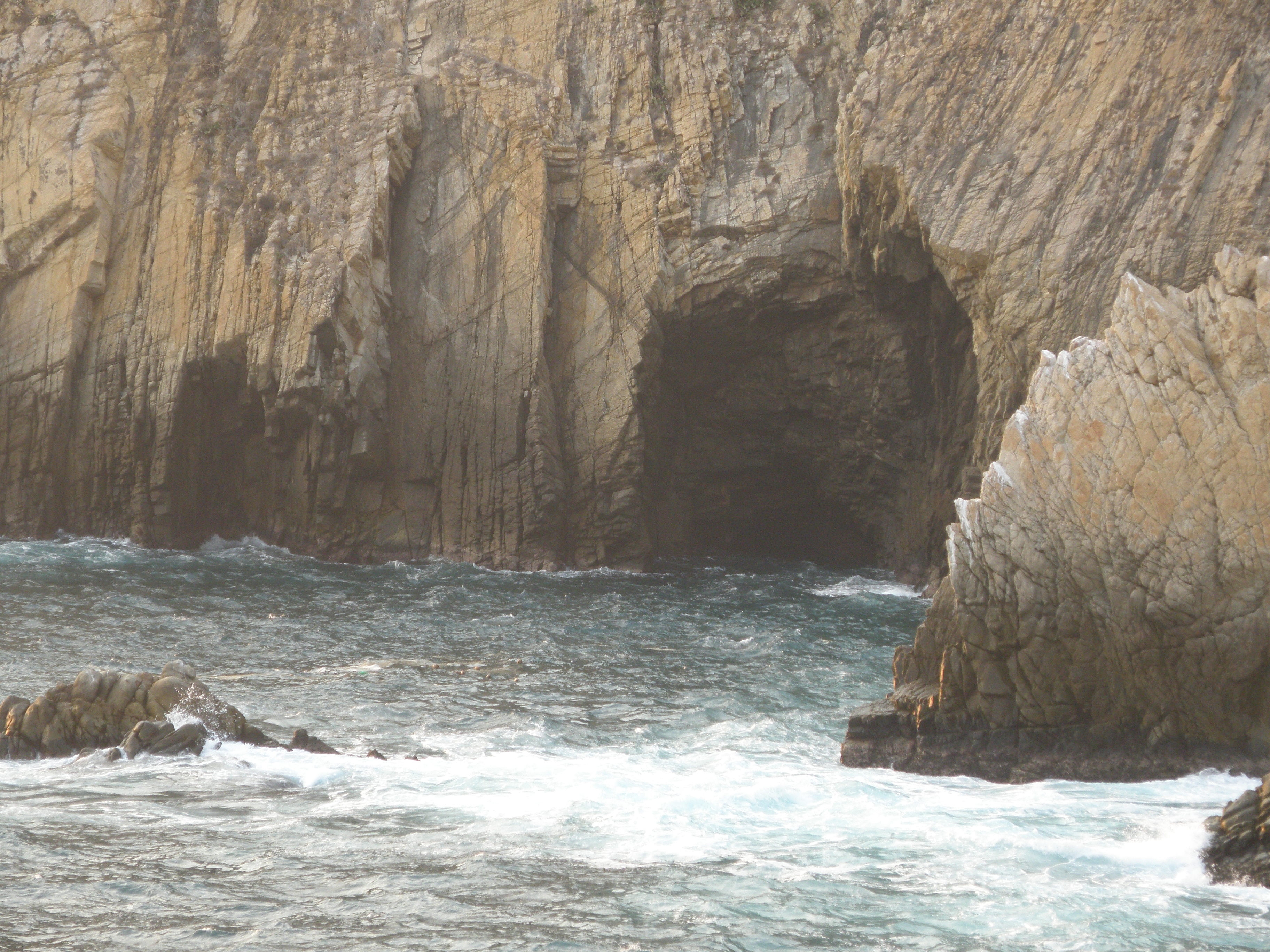 ¿La Cueva del Diablo conecta al Fuerte de San Diego?