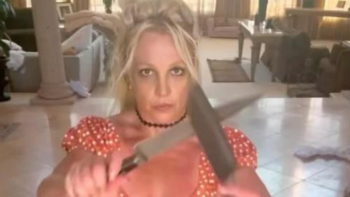 Policía visita la casa de Britney Spears luego de publicar un baile con cuchillos