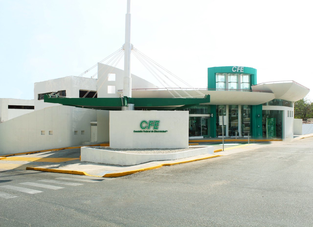 Vecinos y comerciantes del centro de Acapulco, protestan por fallas en el servicio eléctrico