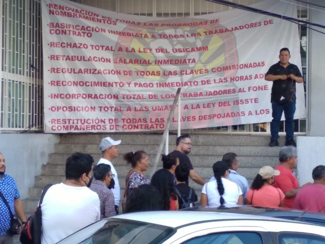 Maestros de la CETEG toman el Palacio de Justicia de Caleta