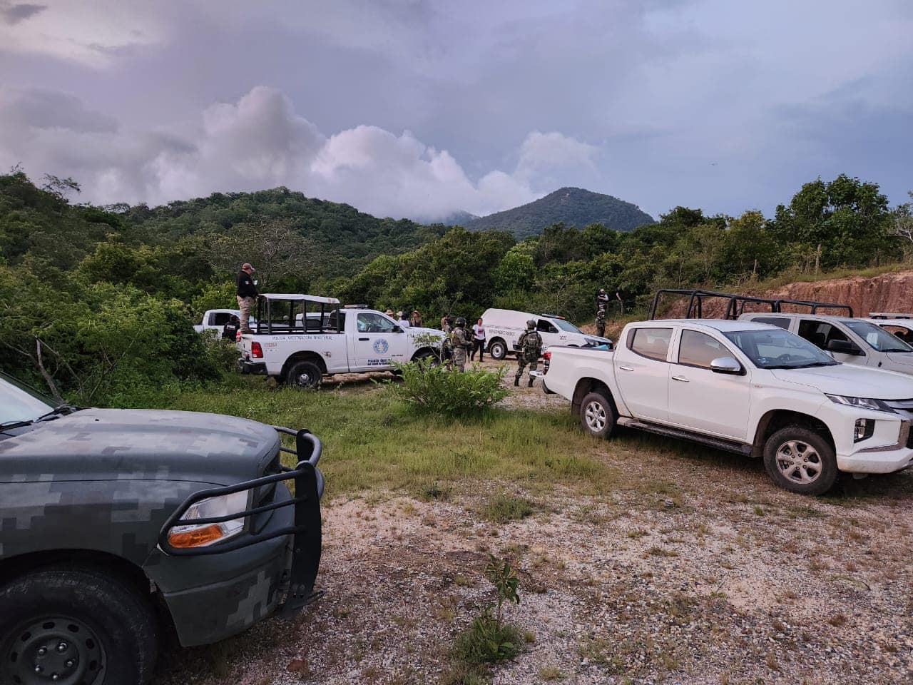 Colectivos de familiares localizan sitios con restos humanos en Acapulco
