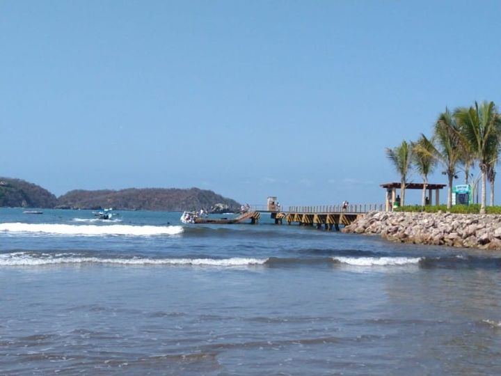 Mar de fondo impide la extracción de ostiones en Zihuatanejo
