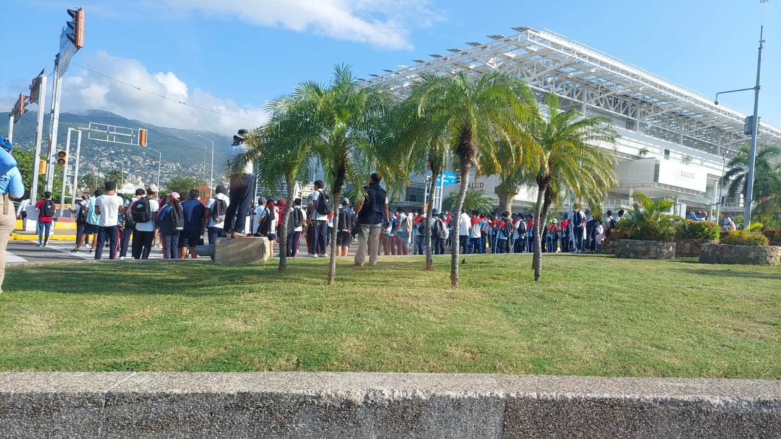 Estudiantes de la ESEF Marchan por Justicia en el Antimonumento de los 43