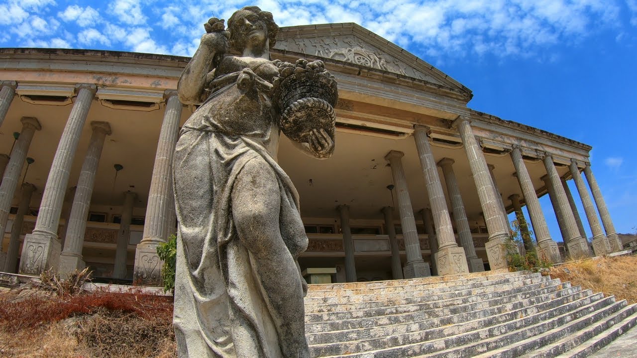 El misterio detrás del Partenón del Negro Durazo, en Zihuatanejo