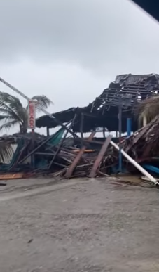 Tormenta tropical Max arrasa con negocios en el centro turístico El Calvario en Petatlán