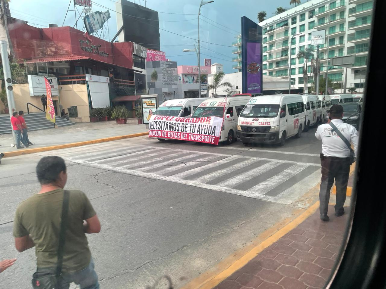 Transportistas bloquean la Diana, denuncian invasión de Rutas y falta de respuesta de autoridades