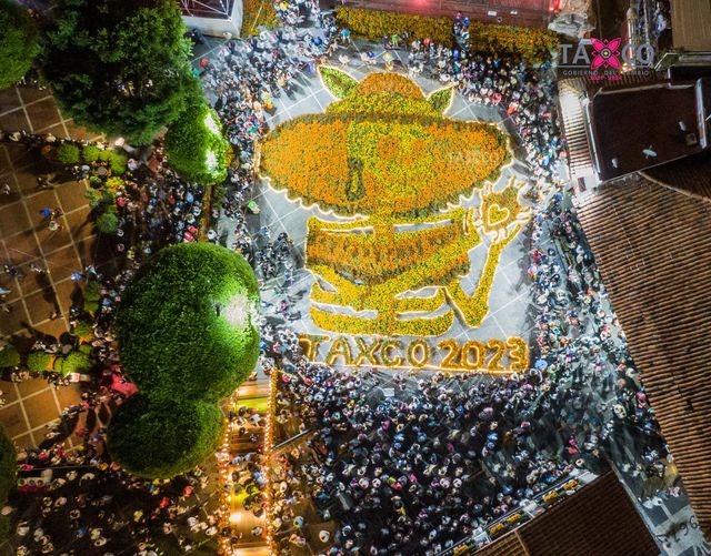 Taxco brilla en la inauguración de la celebración del día de muertos