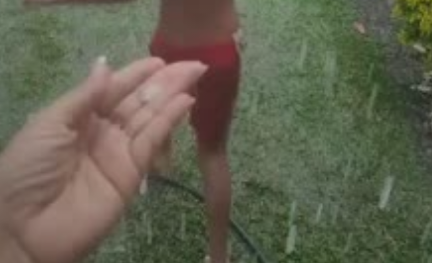 Caída de granizo en Xaltianguis sorprende a residentes