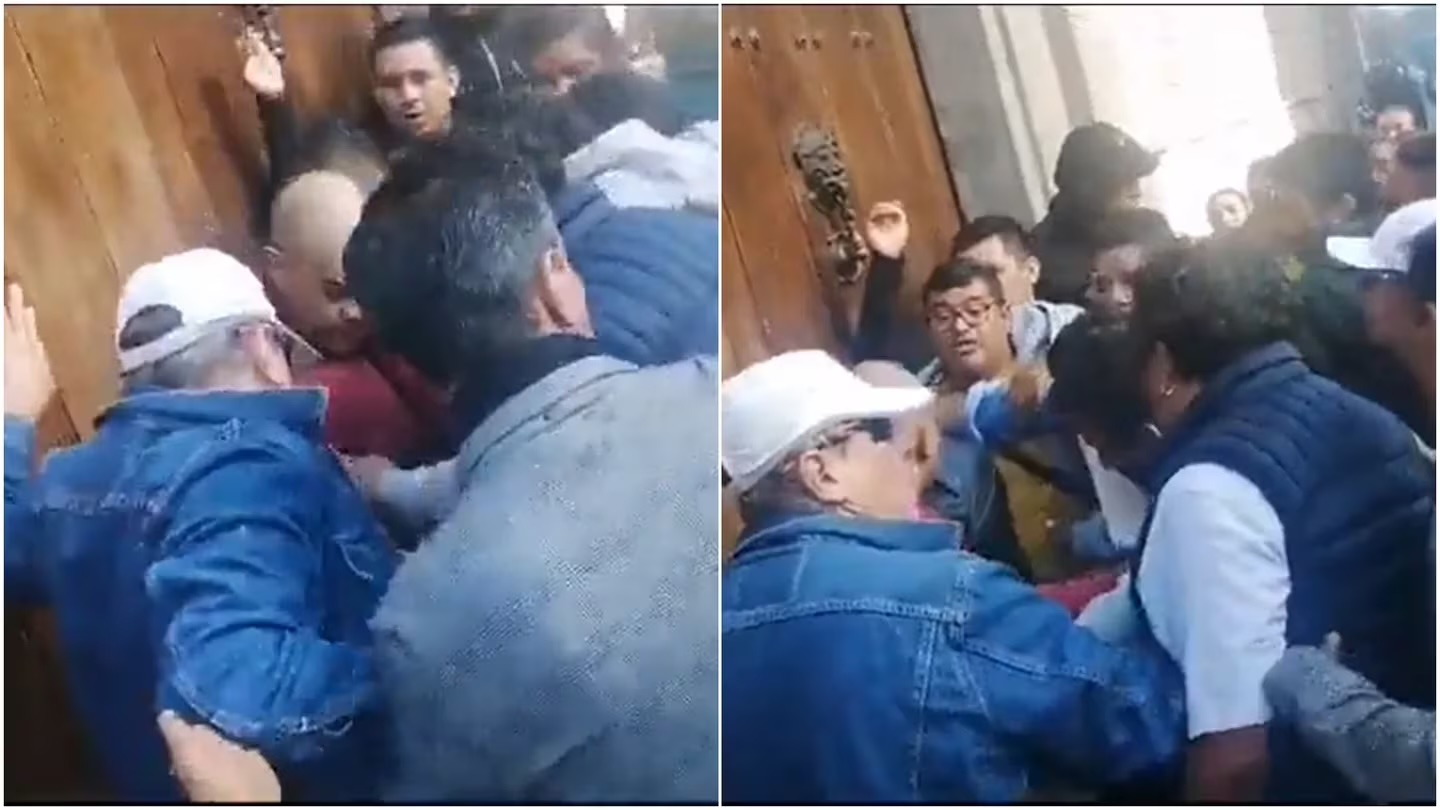 Damnificados de Acapulco reclaman atención en Palacio Nacional; se agarran a empujones con Atención Ciudadana