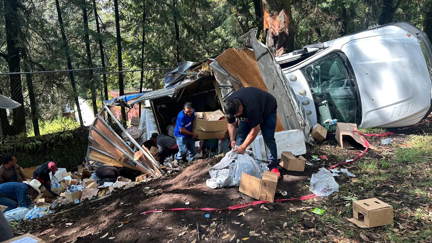 Rapiñan en carretera México-Cuernavaca a camioneta que llevaba ayuda para damnificados de Acapulco