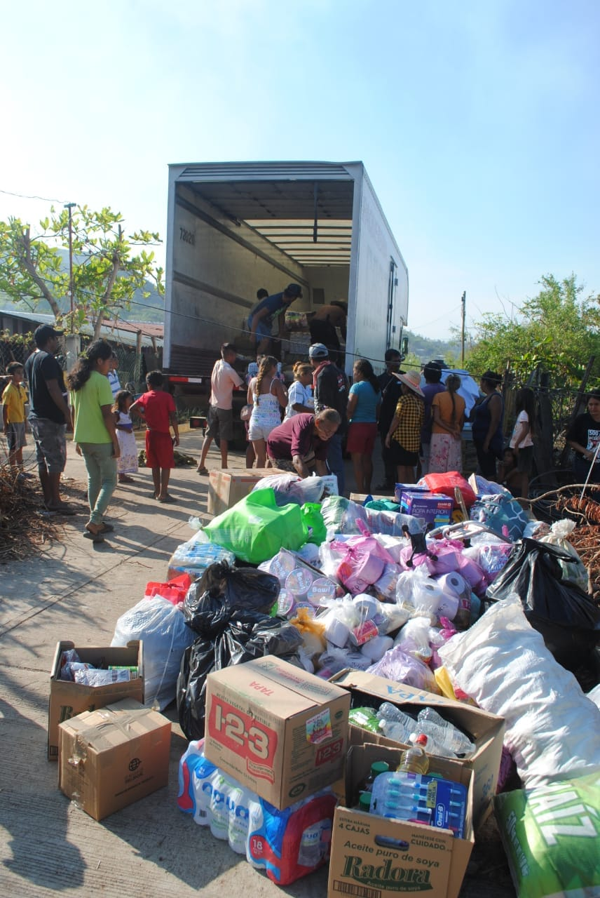 EZLN y CNI envían 12 toneladas de víveres a Coyuca de Benítez