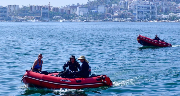 Buzos de la Marina Buscan y Rescatan Embarcaciones Sumergidas en Guerrero
