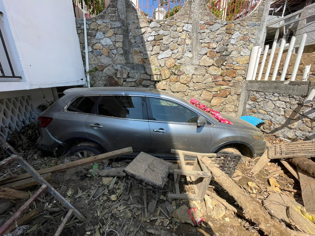 Continúan las labores de rescate de cuerpos en Acapulco tras huracán Otis