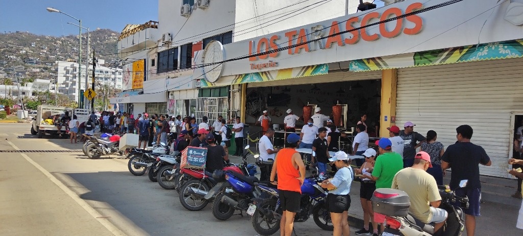 Empresarios de Acapulco se organizan para distribuir comida a damnificados por huracán Otis