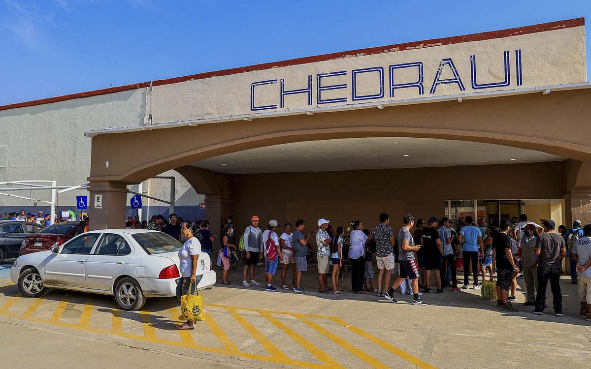 Reapertura de supermercados en Acapulco tras huracán Otis: enormes filas para adquirir víveres