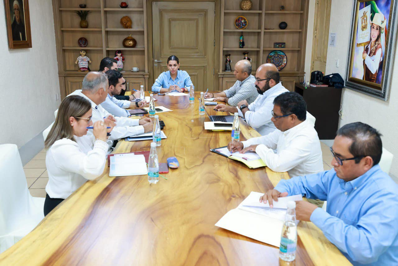 Gobernadora Evelyn Salgado evalúa estrategias de reconstrucción y desmiente rumores de saqueo en Acapulco