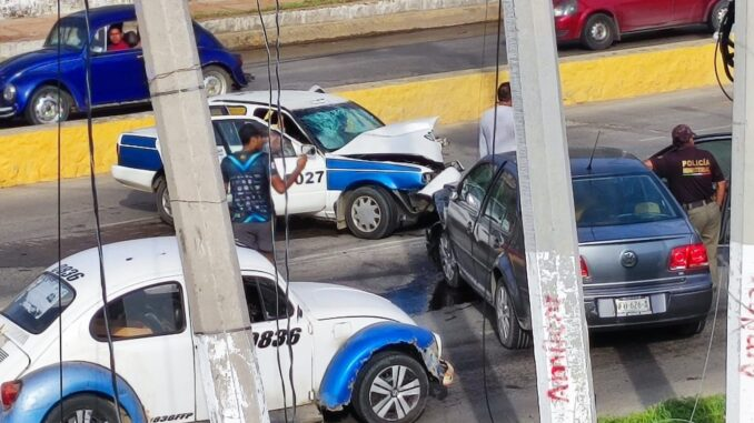 Fuerte choque en el maxitunel en Acapulco: dos personas resultan lesionadas