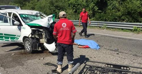 Motociclista Pierde la Vida en Choque Frontal con Taxi Colectivo