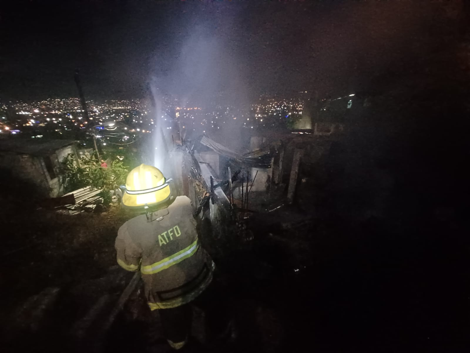 Bomberos de Acapulco Atienden Múltiples Incidentes Durante la Nochebuena