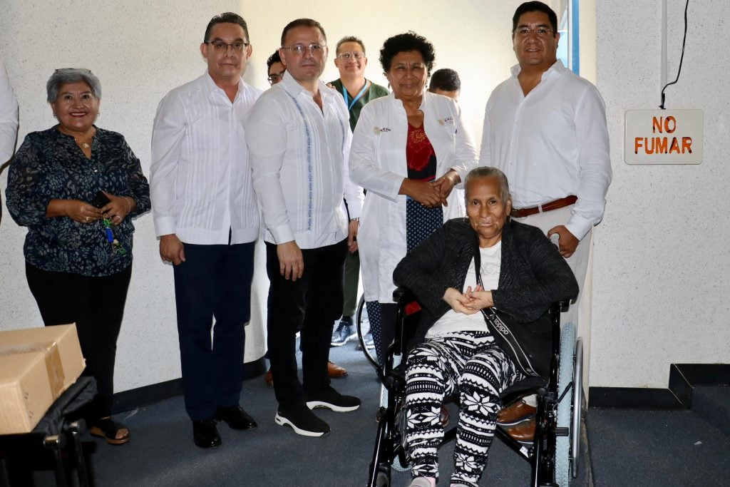 Secretaría de Salud y Beneficencia entregan auxiliares auditivos y apoyos en Guerrero