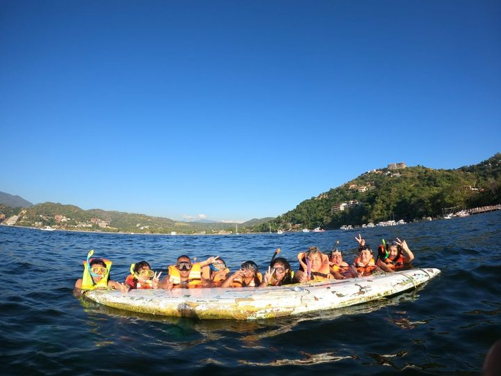 Turismo Nacional Desborda Playa Las Gatas en Zihuatanejo a Pocos Días del Fin de 2023