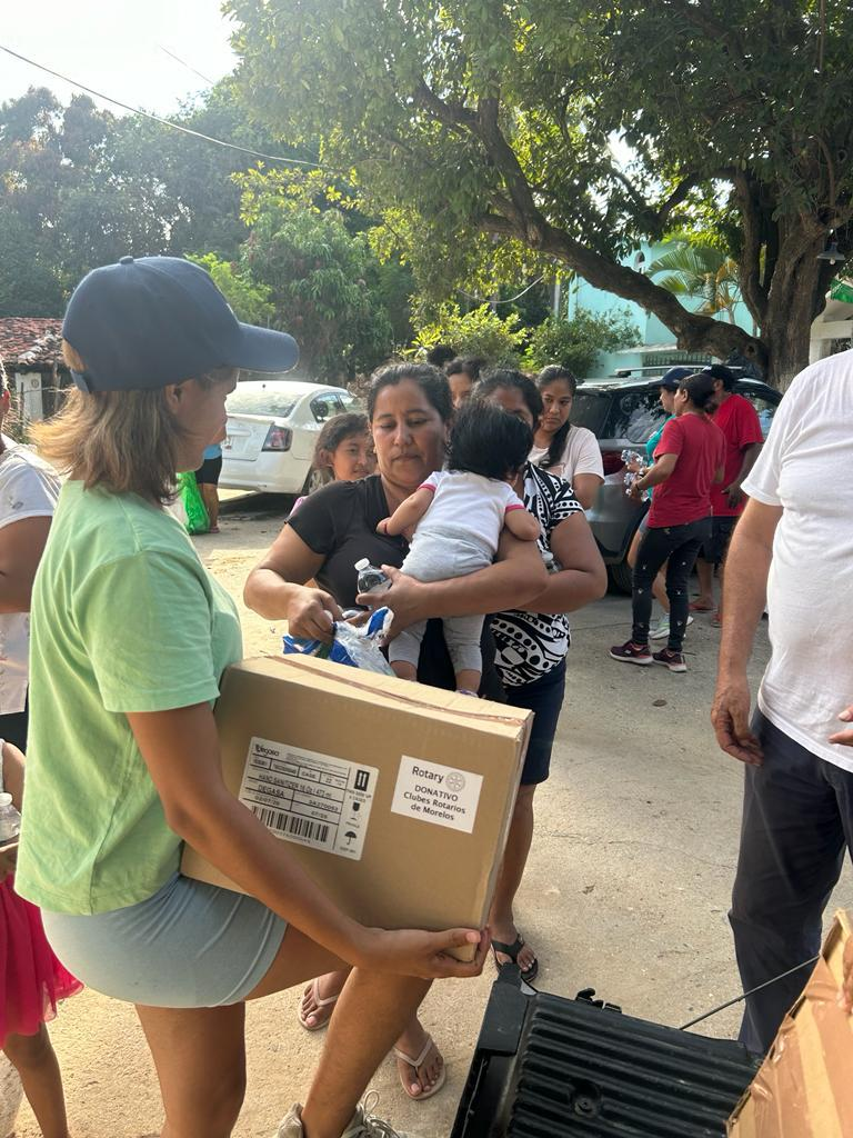 Más de 15 mil despensas entregadas a familias vulnerables en Acapulco