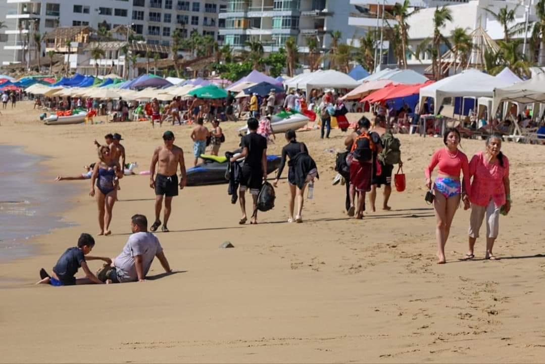 Acapulco brilla con la luz de la esperanza tras el paso de Otis