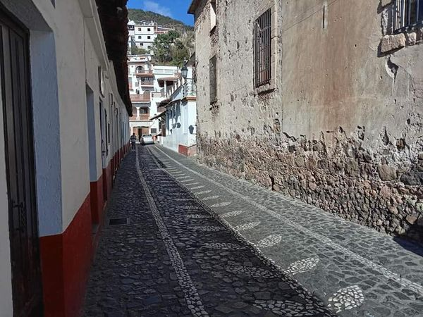 Suspensión de actividades escolares en Taxco por falta de transporte público