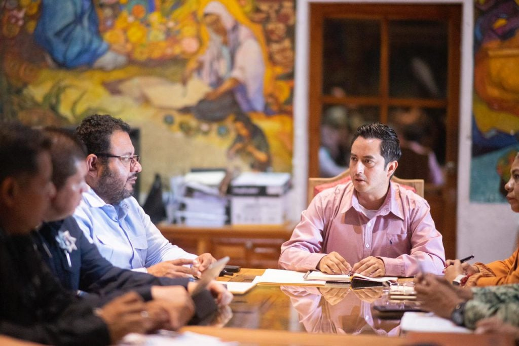 Se reúnen autoridades estatales y federales para reactivar transporte público en Taxco