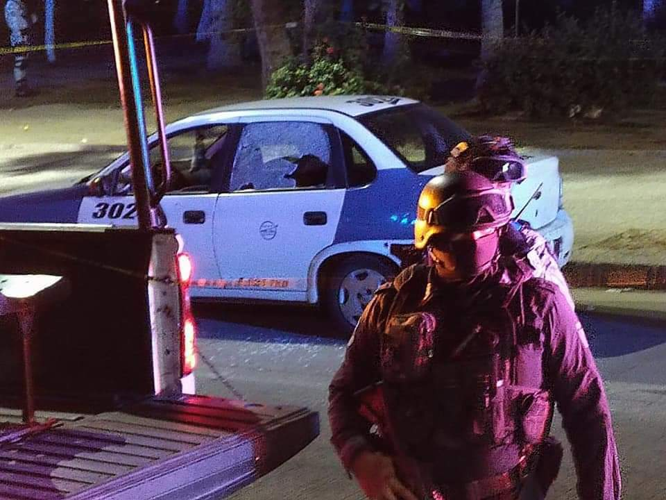 Taxista es asesinado a balazos en la Costera Miguel Alemán