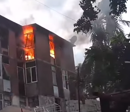 Vecinos de la Unidad Vicente Guerrero de Acapulco se unen para sofocar incendio en vivienda