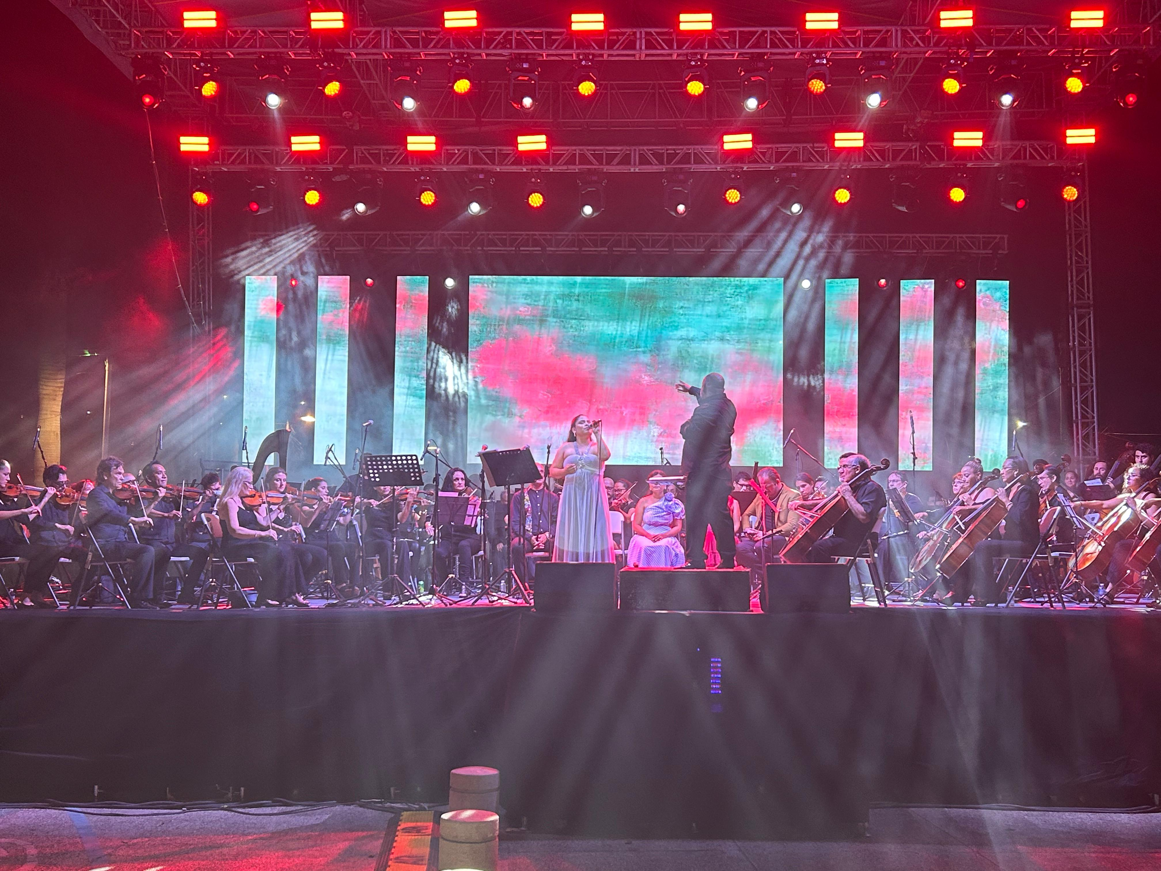 Celebración del Día del Amor y la Amistad en Acapulco con Concierto de Juan Gabriel Sinfónico