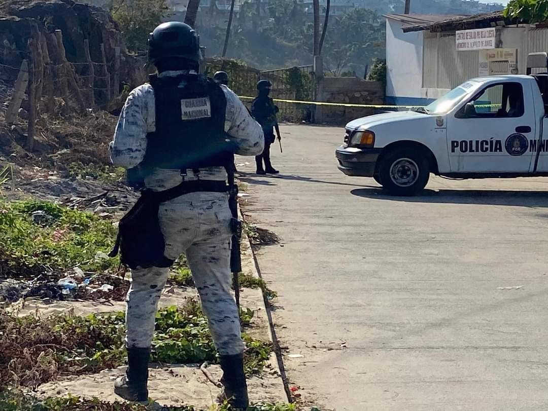 Encuentran a persona sin vida afuera del centro de salud en Pie de la Cuesta