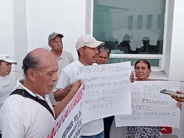 Familiares de Víctimas de la Guerra Sucia Exigen Entrega de Restos en Atoyac