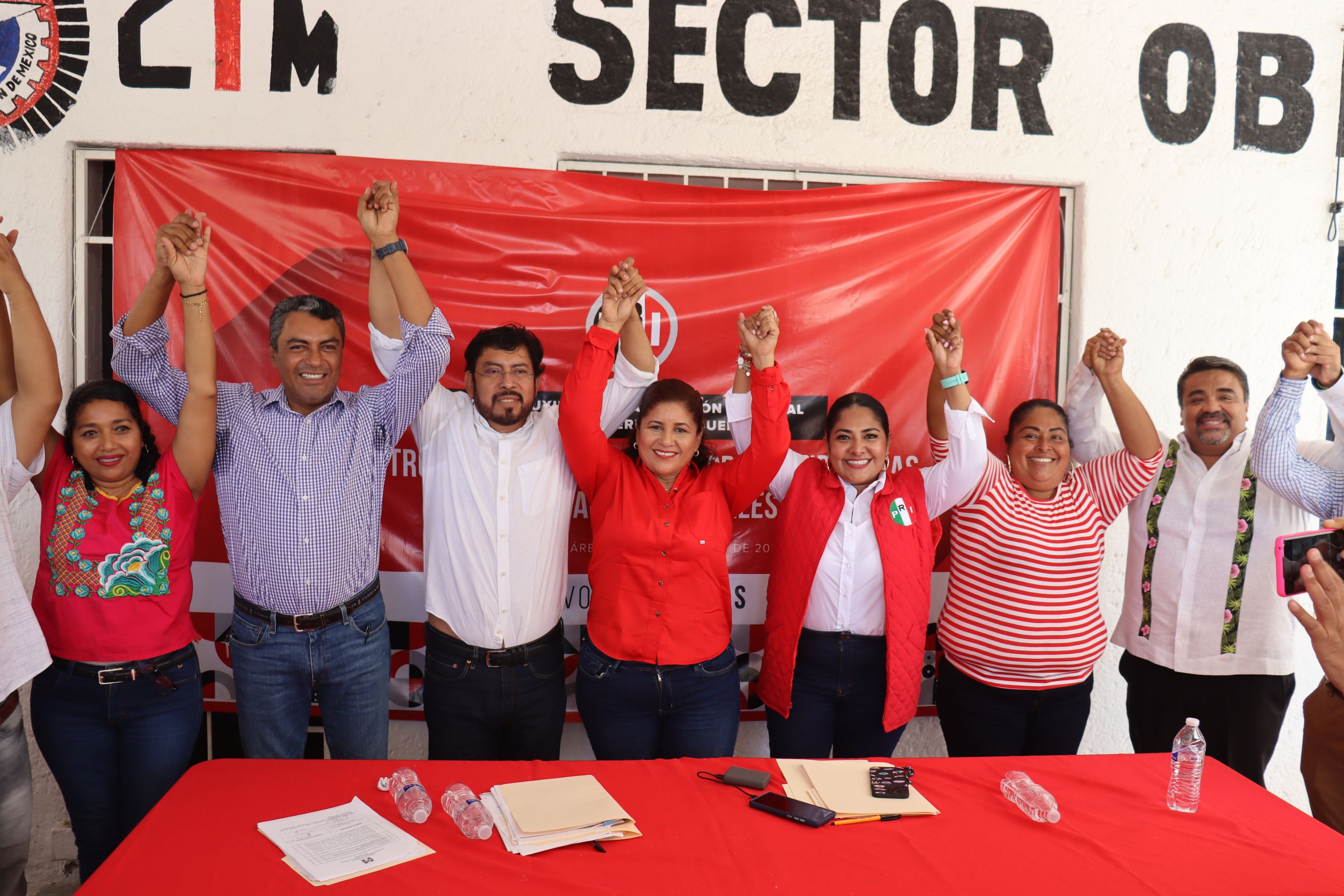 Líderes políticas del PRI se registran como aspirantes a diputadas locales en Guerrero