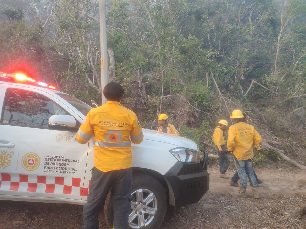 Brigadistas intensifican labores para combatir incendio en Parque Nacional El Veladero