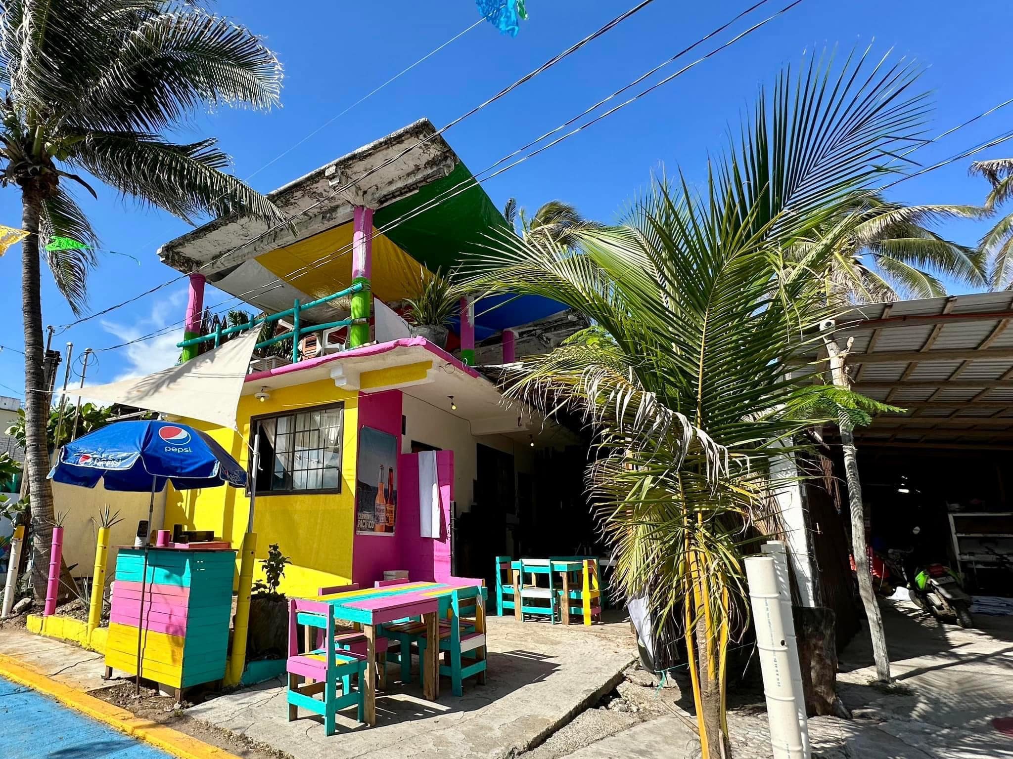 Empresarios de Playa Bonfil operan al 70% tras impacto del huracán Otis