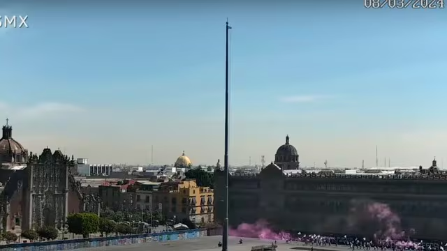Por cuarto año consecutivo, la Bandera Nacional de México no se iza en el Zócalo de la CDMX durante marcha del 8M