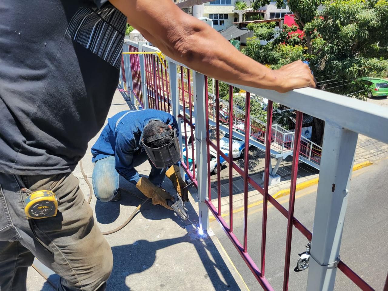 Gobierno de Acapulco Restaura Puente Peatonal de la Garita Tras Daños por Huracán “Otis”
