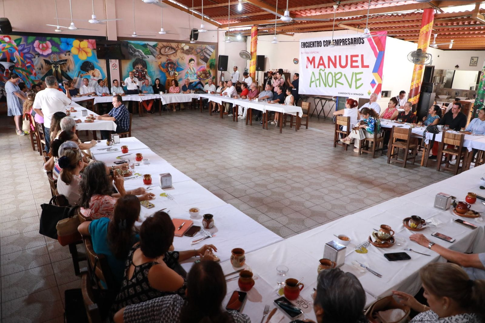 Manuel Añorve Baños se reúne con empresarios acapulqueños para discutir la reactivación económica