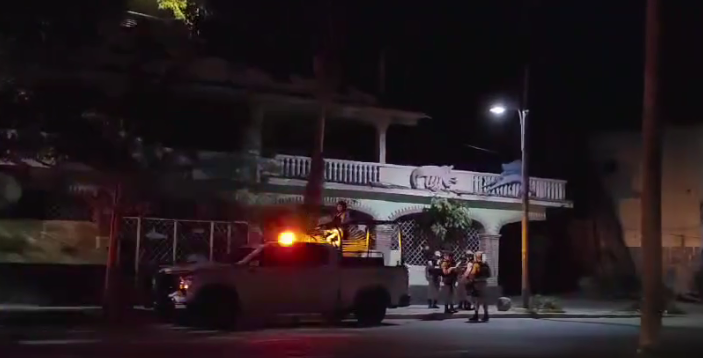 Incendio consume restaurante abandonado cerca de la Terminal de Cruceros en Acapulco