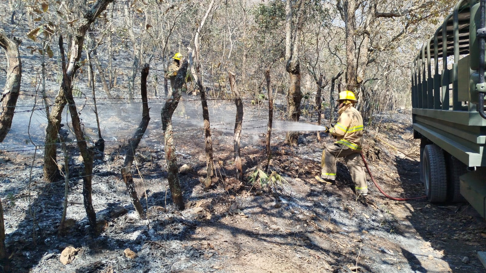 La Secretaría de Gestión Integral de Riesgos y Protección Civil Guerrero extingue incendio forestal en Chilpancingo