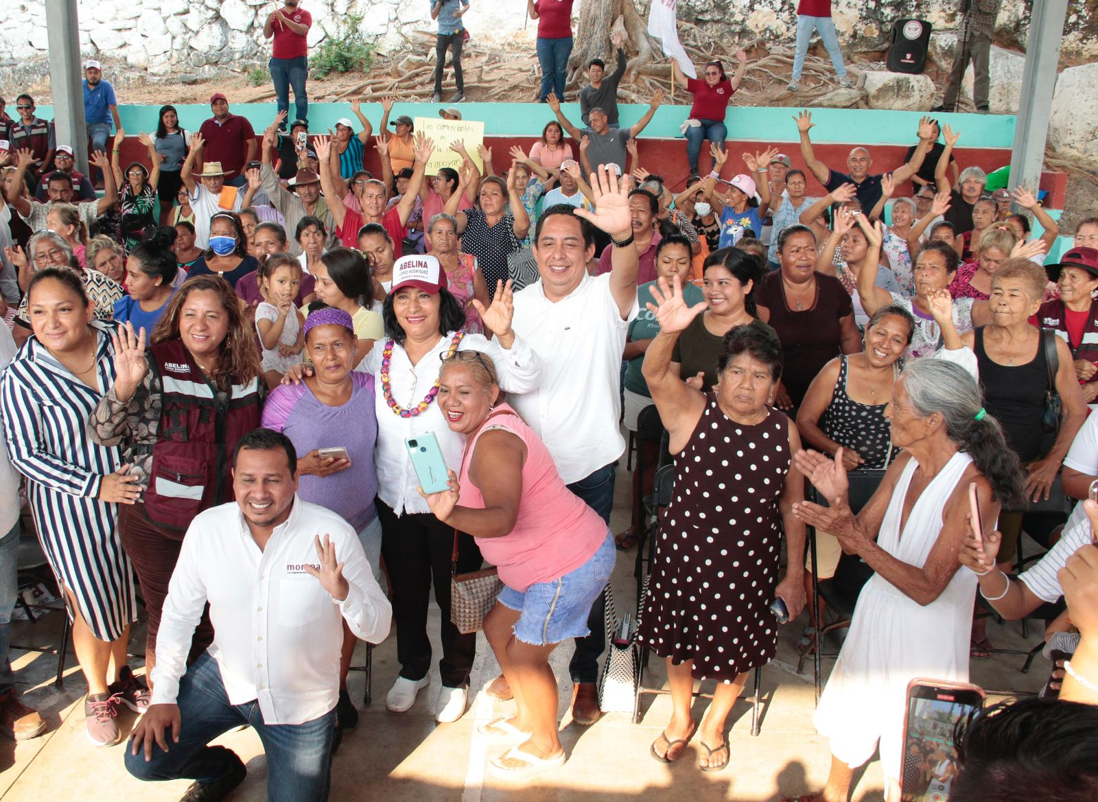 Abelina López Rodríguez se compromete con obras y servicios en la zona Poniente de Acapulco